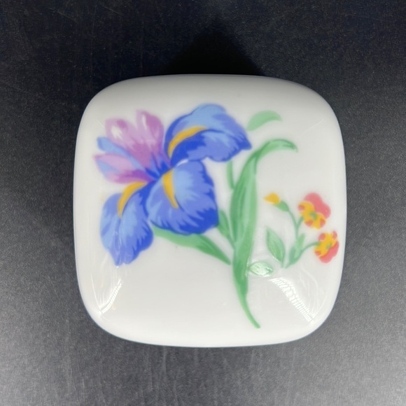Vintage Otagiri Trinket Box - Picture 1 of 8